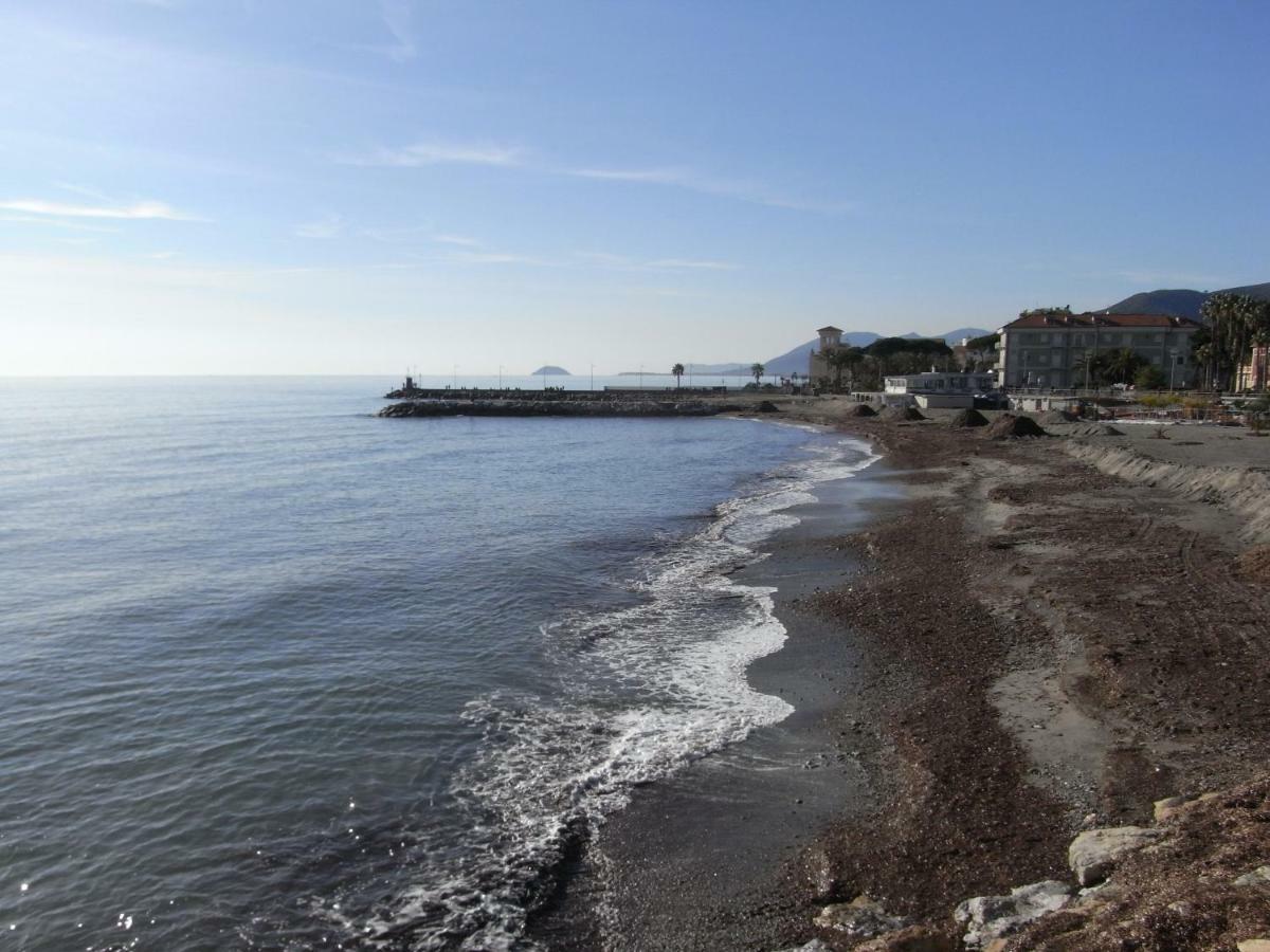 Appartamento Ca' Nanopulin, Fronte Porto Loano Esterno foto